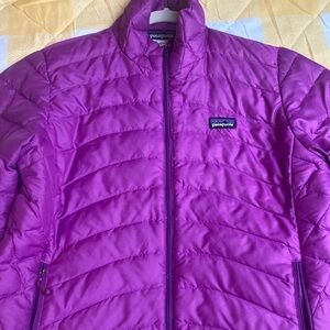 Purple Patagonia jacket, in great condition but right pocket zipper is stuck